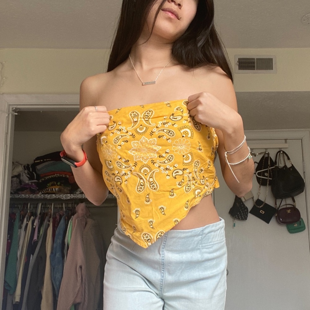 Yellow Bandanna top || Hollister || M